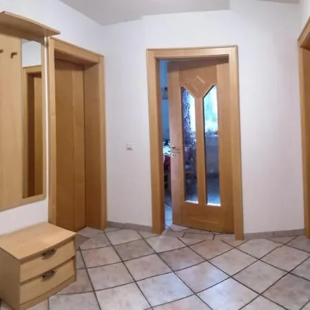 Schultes Evelyn Йерценс